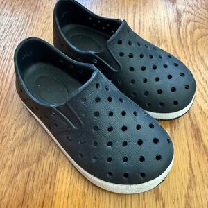 Kids Black Slip-On Shoes, size 6